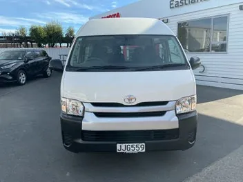 Toyota Hiace 2015 photo 3