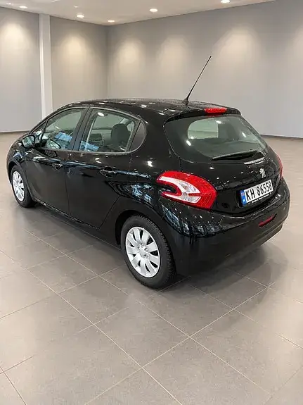 Peugeot 208 2012 photo 4