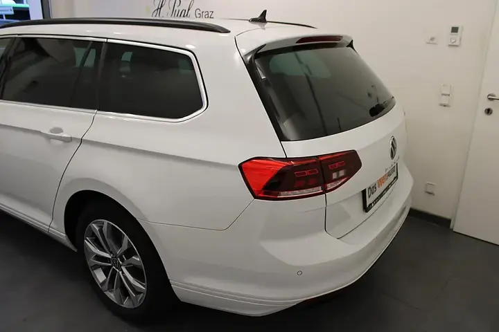 Volkswagen Passat Variant 2023 photo 3