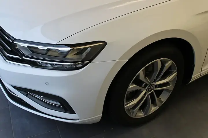 Volkswagen Passat Variant 2023 photo 2