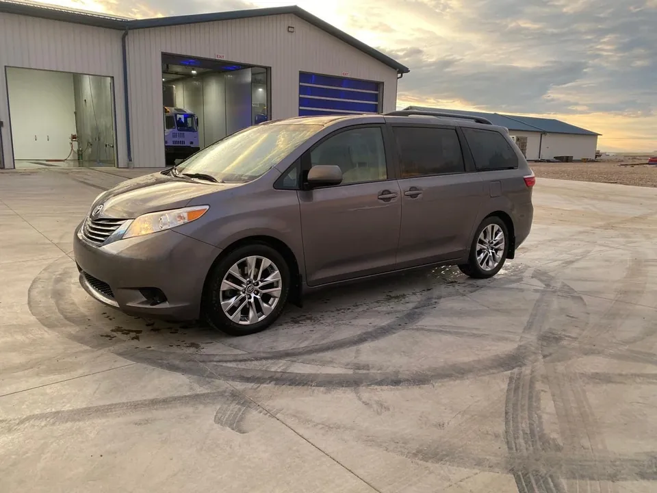 Toyota Sienna 2017 photo 4