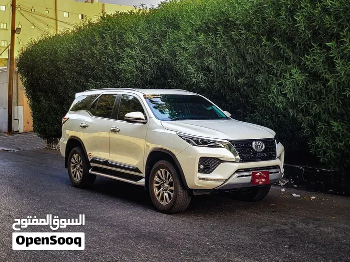 Toyota Fortuner 2024 photo 3