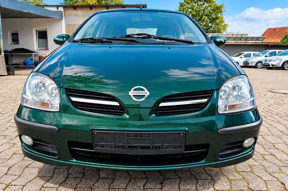 Nissan Almera Tino