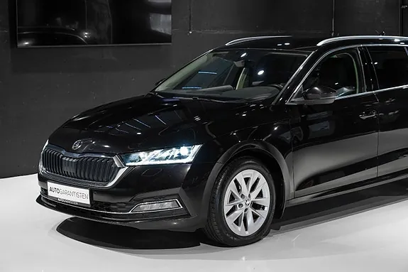 Skoda Octavia 2023 photo 2