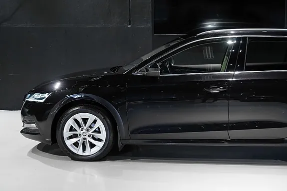 Skoda Octavia 2023 photo 4