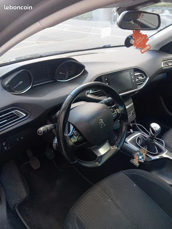 Peugeot 308 2019 photo 2