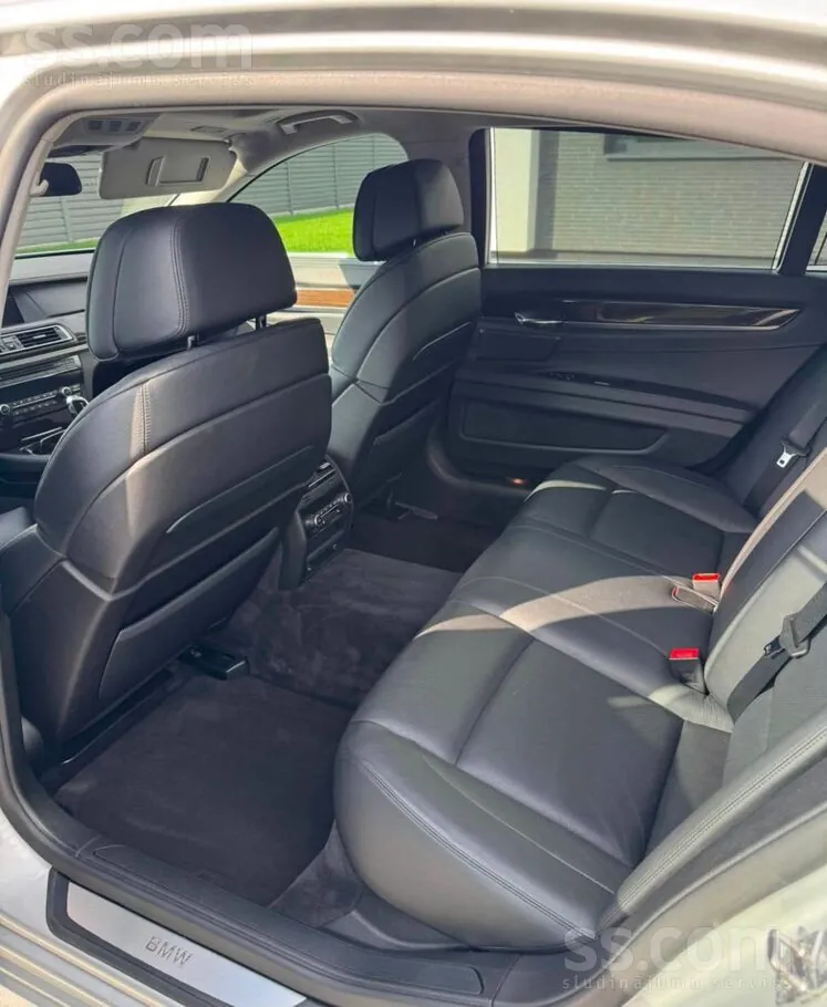 BMW 740Li 2011 photo 5