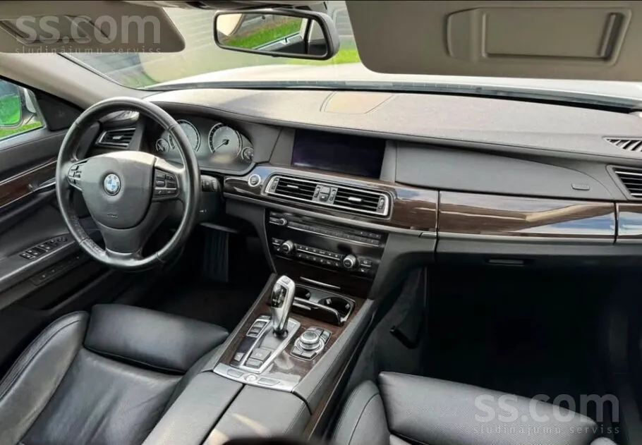 BMW 740Li 2011 photo 4