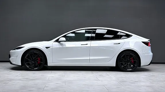 Tesla Model 3 2024 photo 4