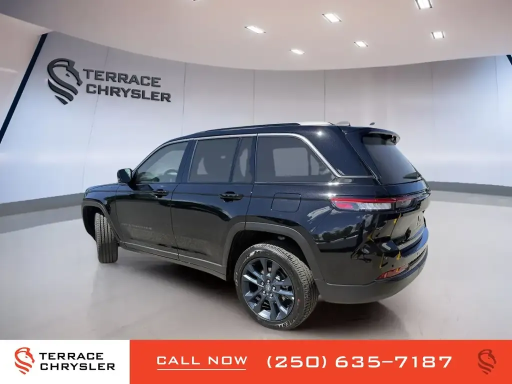 Jeep Grand Cherokee 2026 photo 3