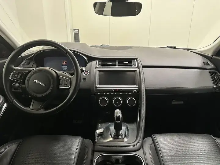 Jaguar E-Pace 2020 photo 4