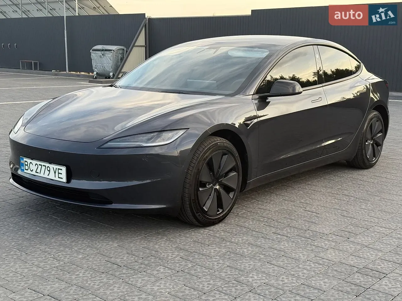 Tesla Model 3 2025 photo 2