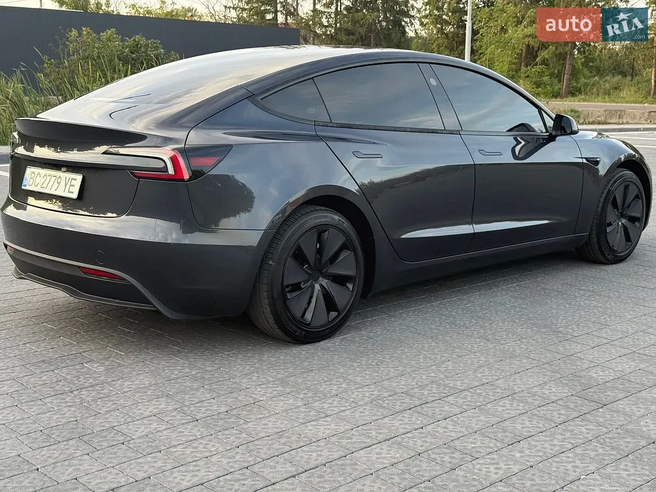 Tesla Model 3 2025 photo 4