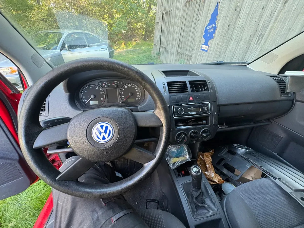 Volkswagen Polo 2002 photo 2