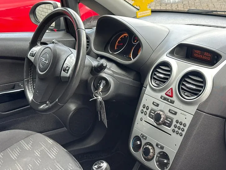 Opel Corsa 2012 photo 2