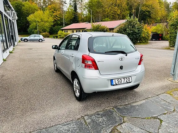 Toyota Yaris 2011 photo 4
