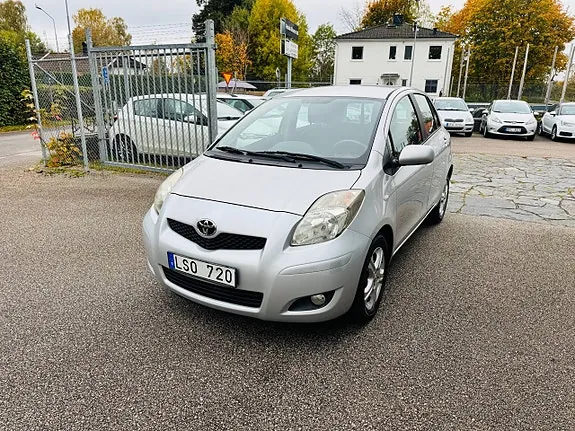 Toyota Yaris 2011 photo 2