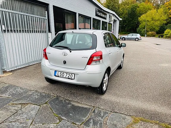 Toyota Yaris 2011 photo 3