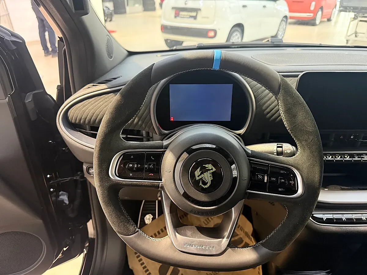Fiat 500E photo 3