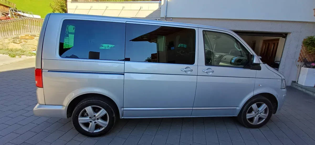 Volkswagen Multivan 2013 photo 2