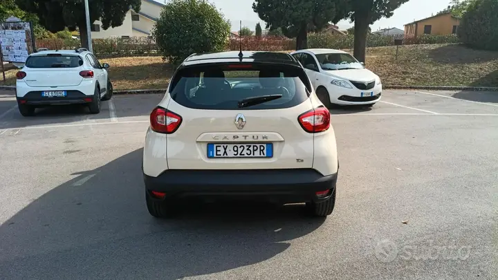 Renault Captur 2015 photo 2