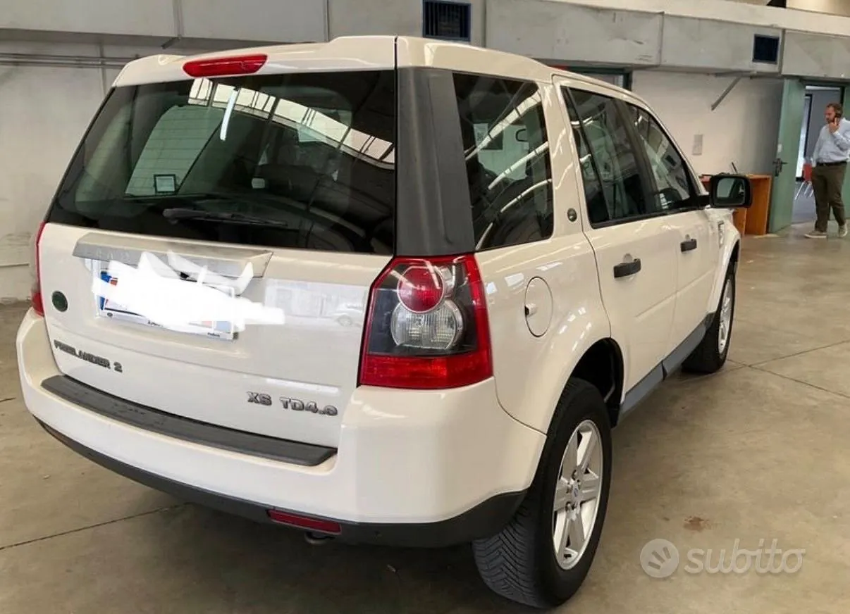 Land Rover Freelander 2 2010 photo 2