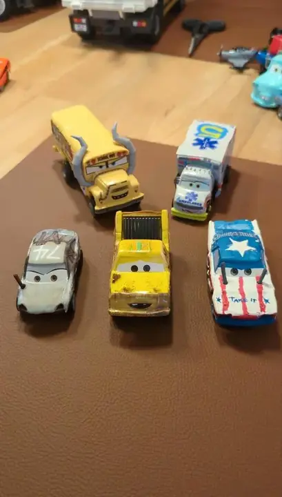 Disney Thunder Hollow Cars