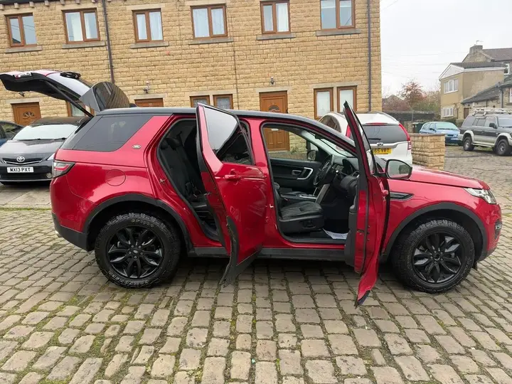 Land Rover Discovery Sport 2015 photo 2