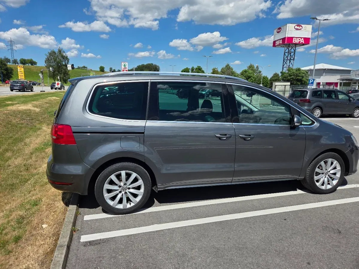 Volkswagen Sharan 2010 photo 2
