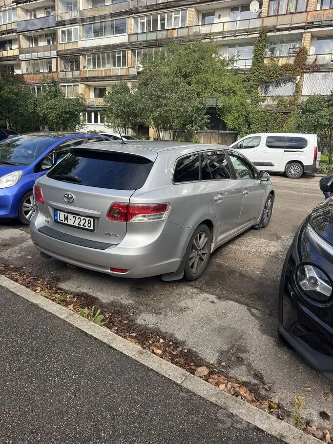 Toyota Avensis 2009 photo 2
