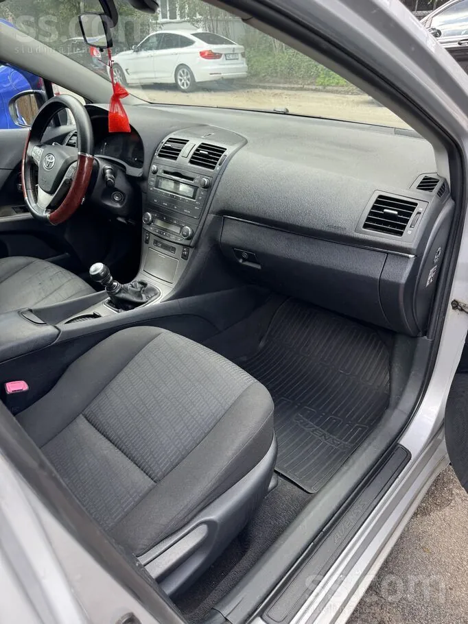 Toyota Avensis 2009 photo 4