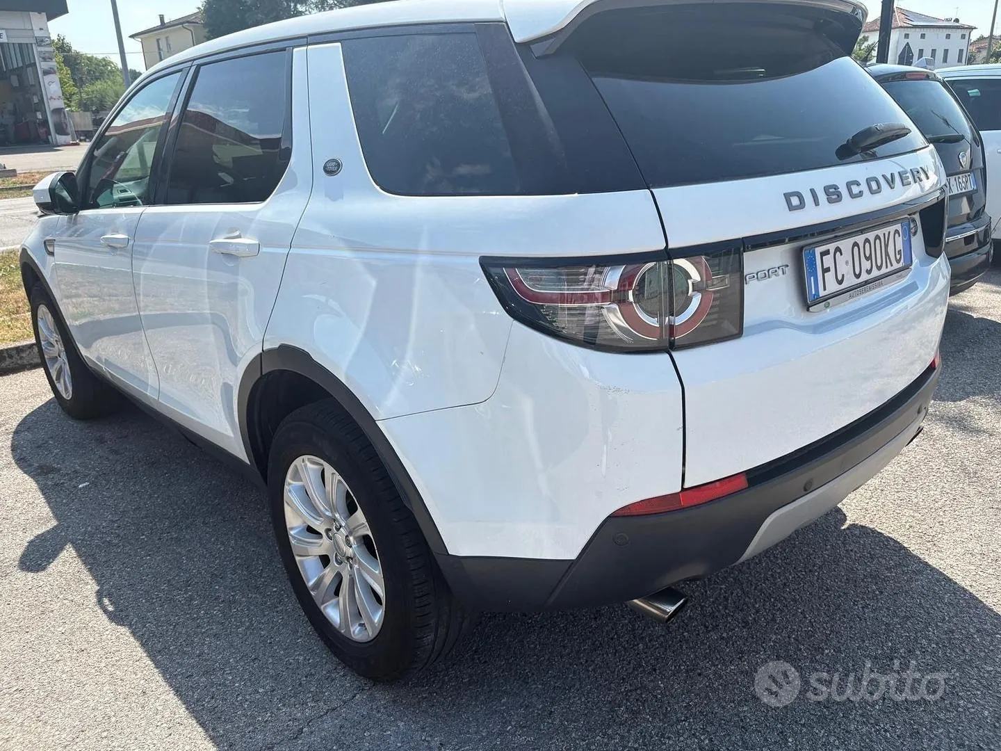 Land Rover Discovery Sport 2016 photo 3