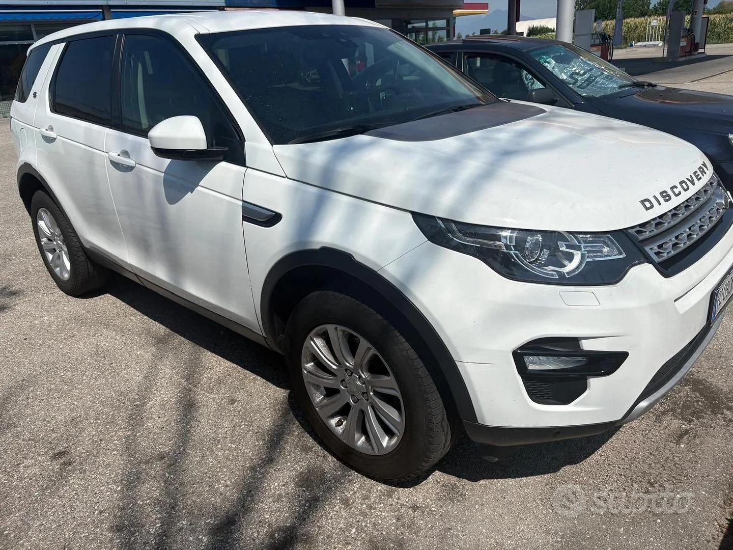Land Rover Discovery Sport 2016 photo 2