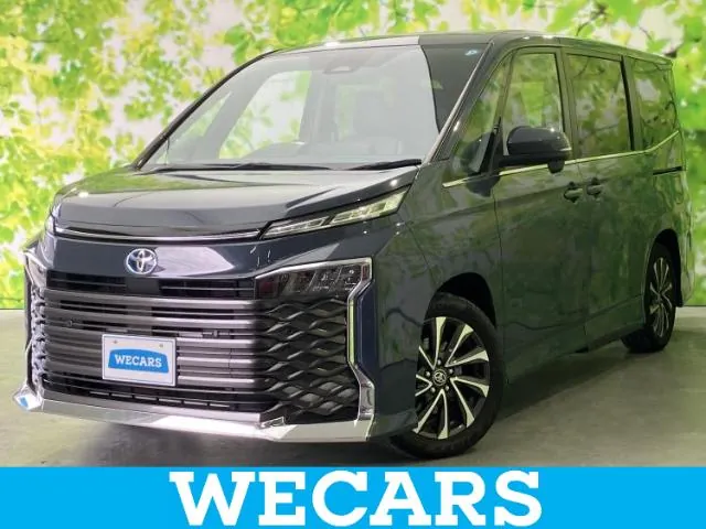 Toyota Voxy 2023 photo 2