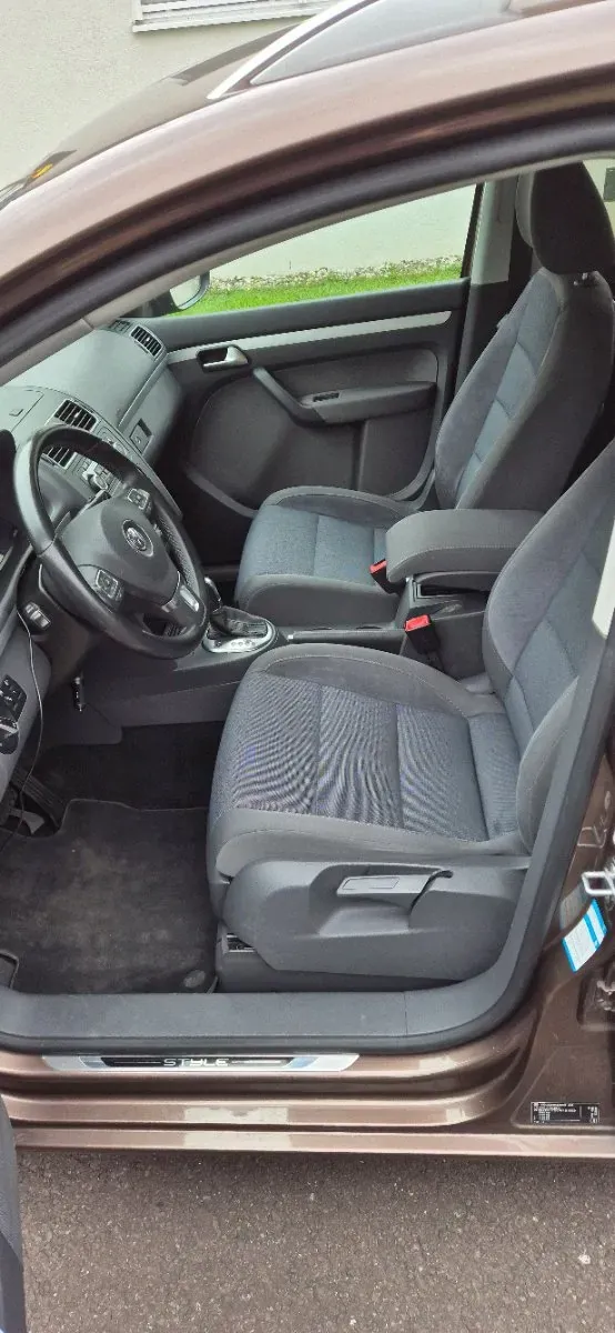 Volkswagen Touran 2012 photo 3
