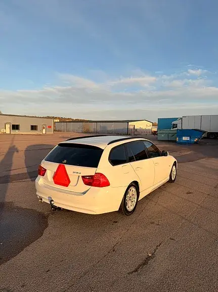 BMW 318D 2011 photo 3