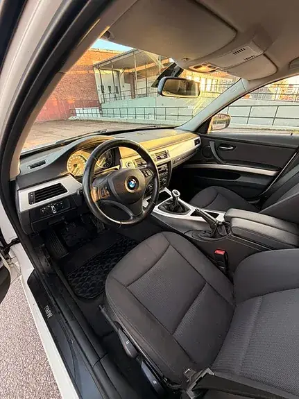 BMW 318D 2011 photo 5
