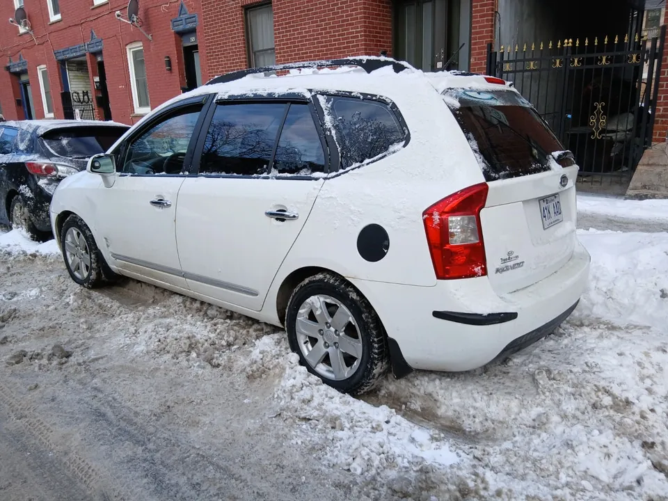 Kia Rondo 2010 photo 5