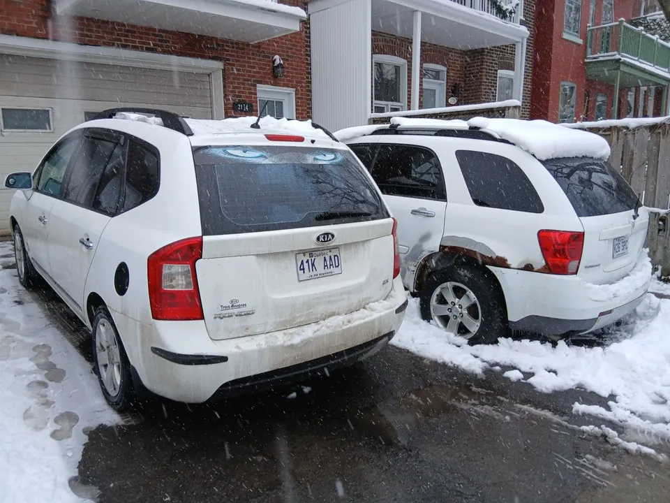 Kia Rondo 2010 photo 2