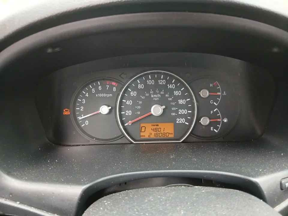 Kia Rondo 2010 photo 4