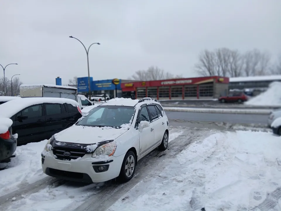 Kia Rondo 2010 photo 3