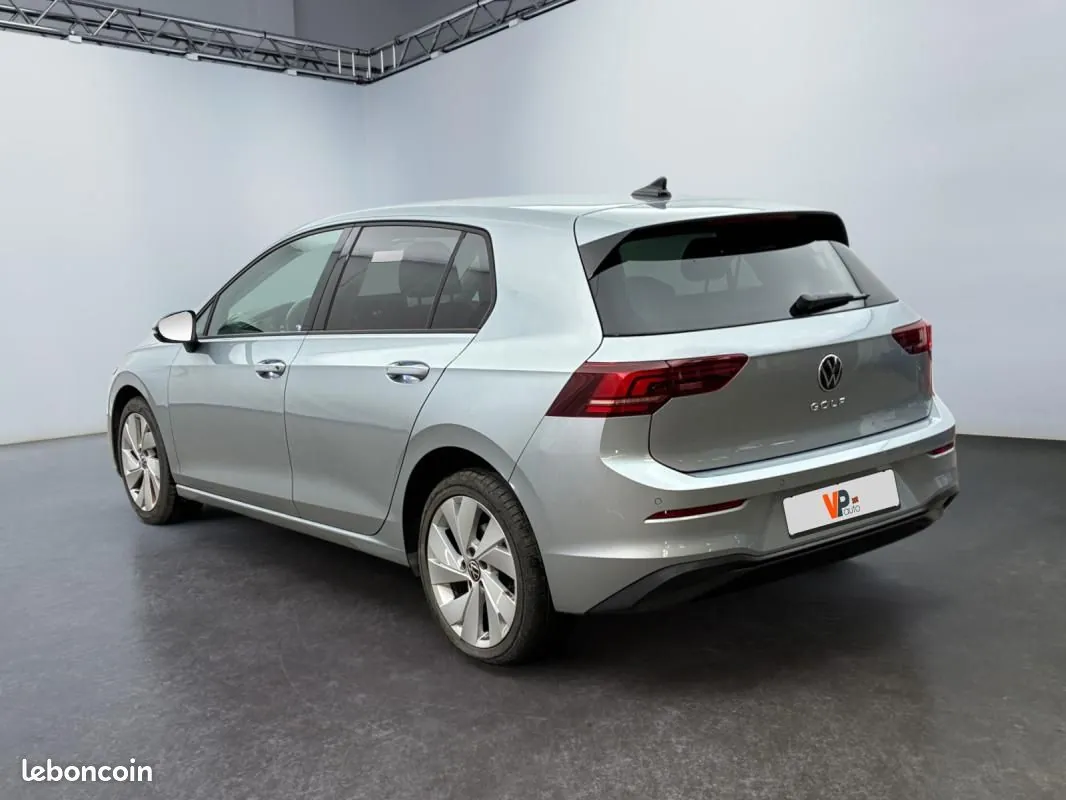 Volkswagen Golf 2024 photo 2