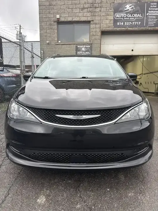 Chrysler Grand Caravan 2021 photo 2
