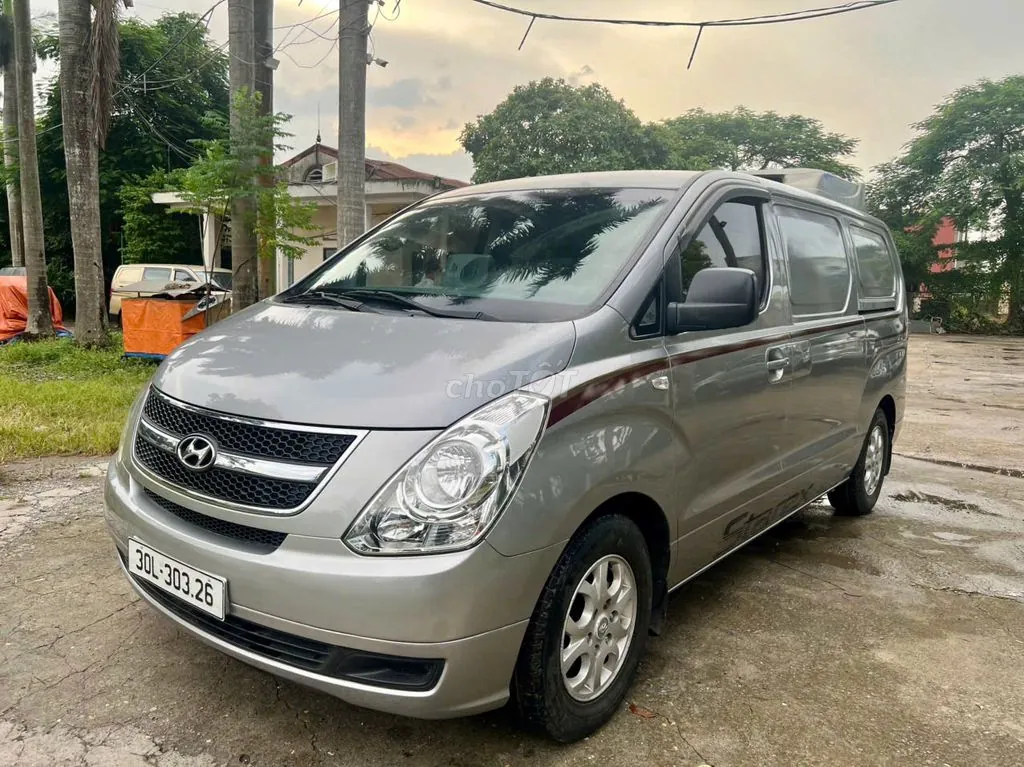 Hyundai Starex 2012 photo 2