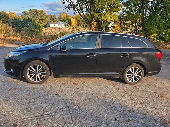 Toyota Avensis 2014 photo 2