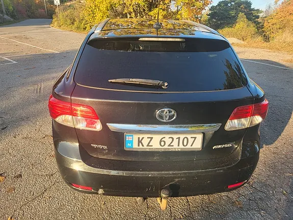 Toyota Avensis 2014 photo 5