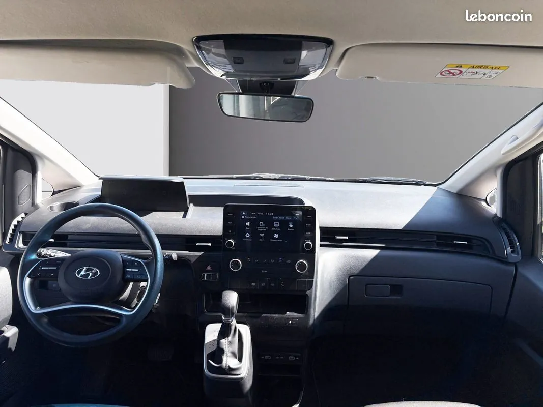 Hyundai Staria 2024 photo 2