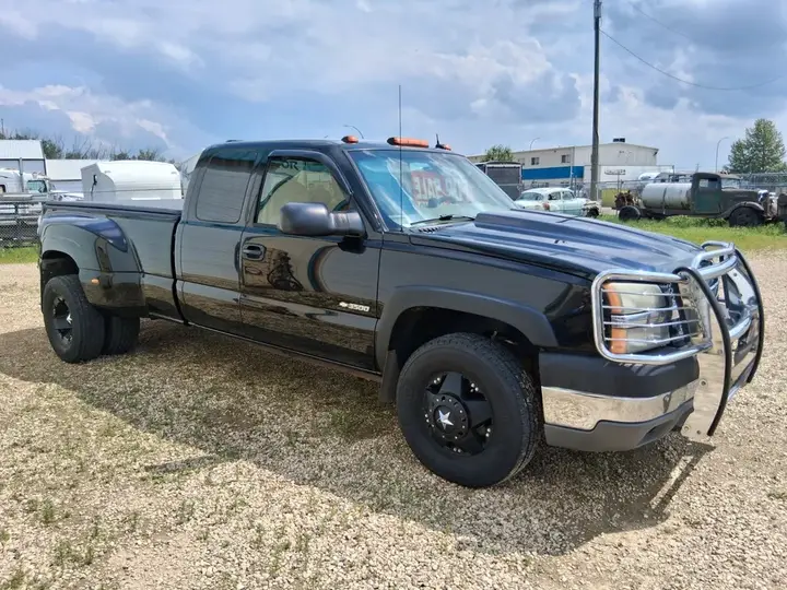 Chevrolet 3500Hd 2004 photo 2