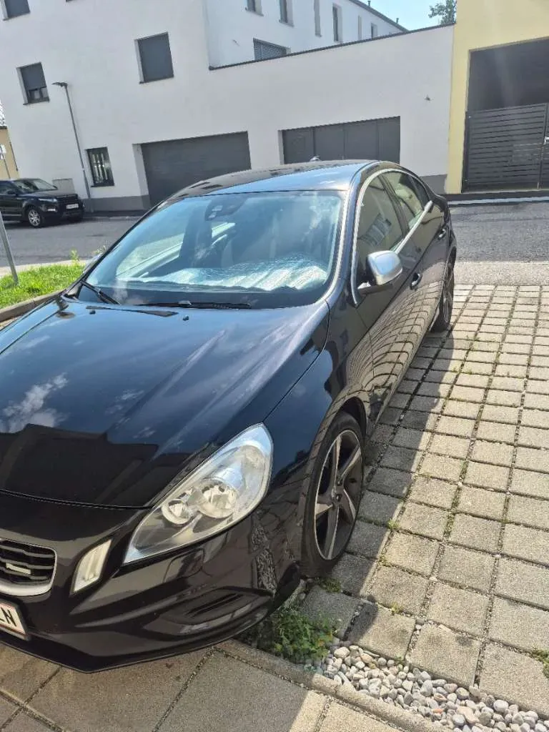 Volvo S60 2012 photo 2