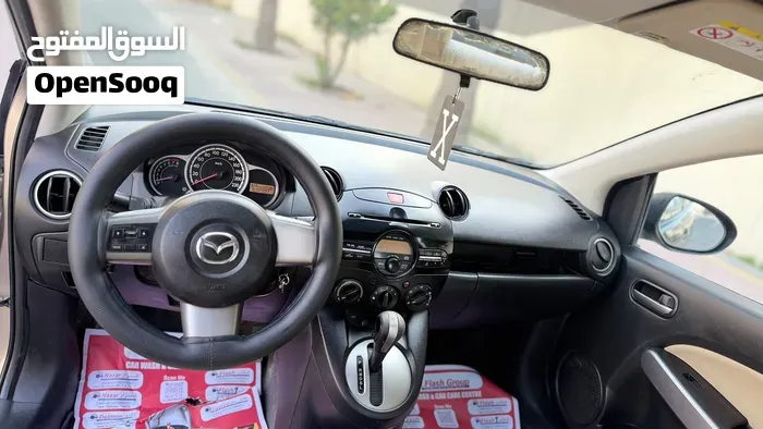 Mazda 2 2014 photo 2